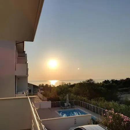 Manetta Tra Mare E Natura *