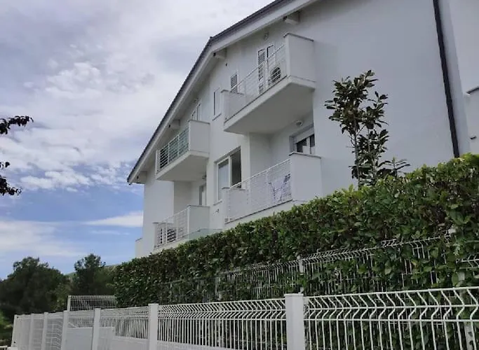 Apartment Holidayhome Manetta Tra Mare E Natura *